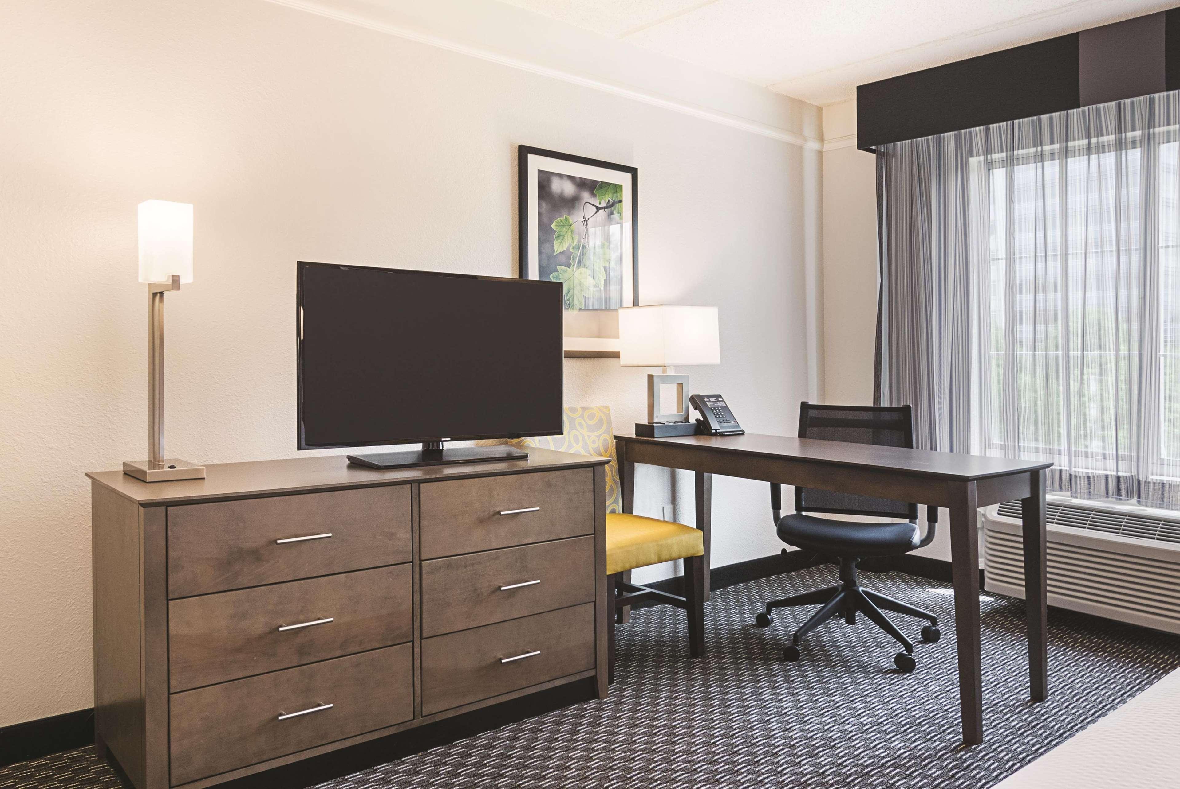 Hotel La Quinta By Wyndham Atlanta Perimeter Medical Sandy Springs Exterior foto