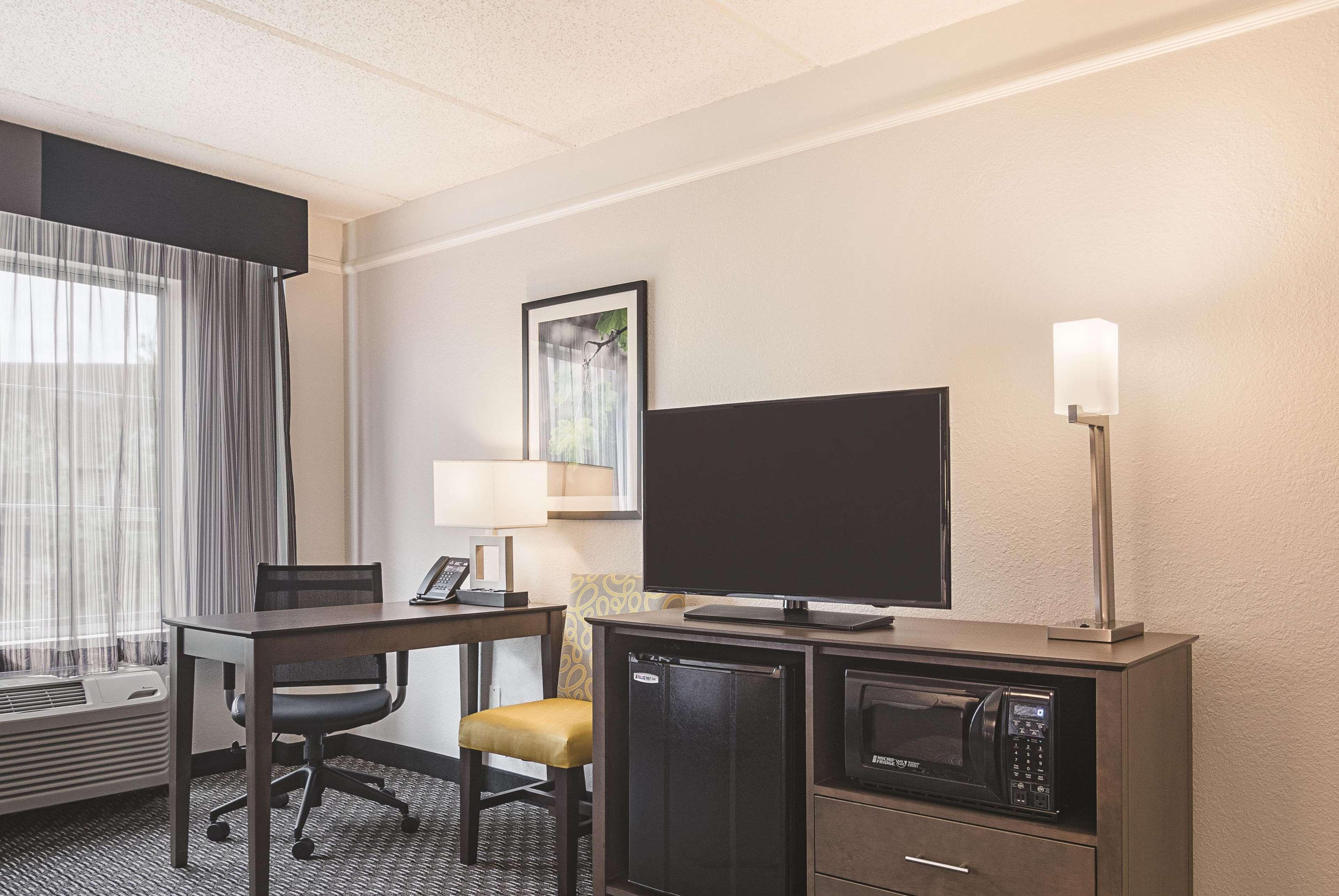 Hotel La Quinta By Wyndham Atlanta Perimeter Medical Sandy Springs Exterior foto