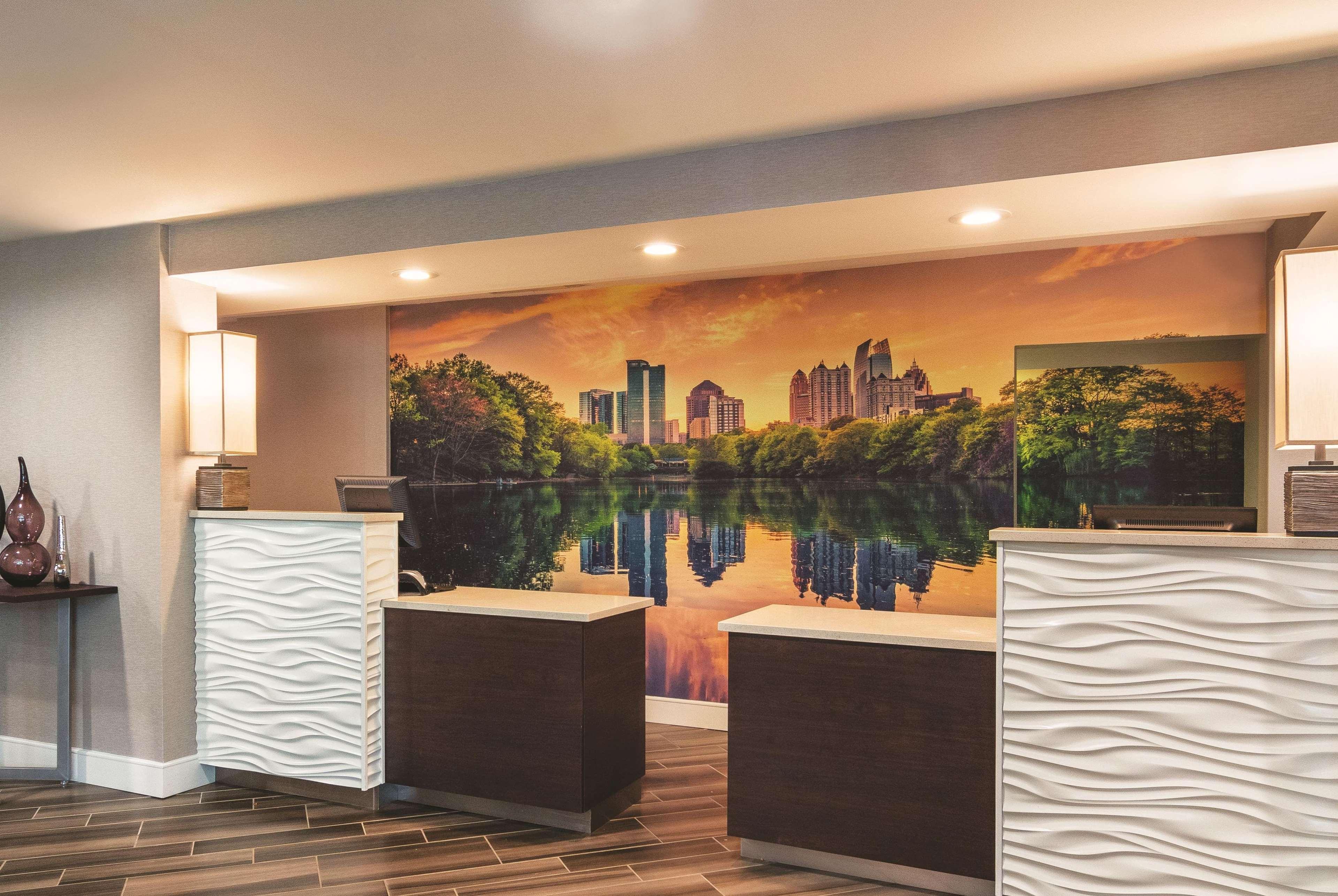 Hotel La Quinta By Wyndham Atlanta Perimeter Medical Sandy Springs Exterior foto