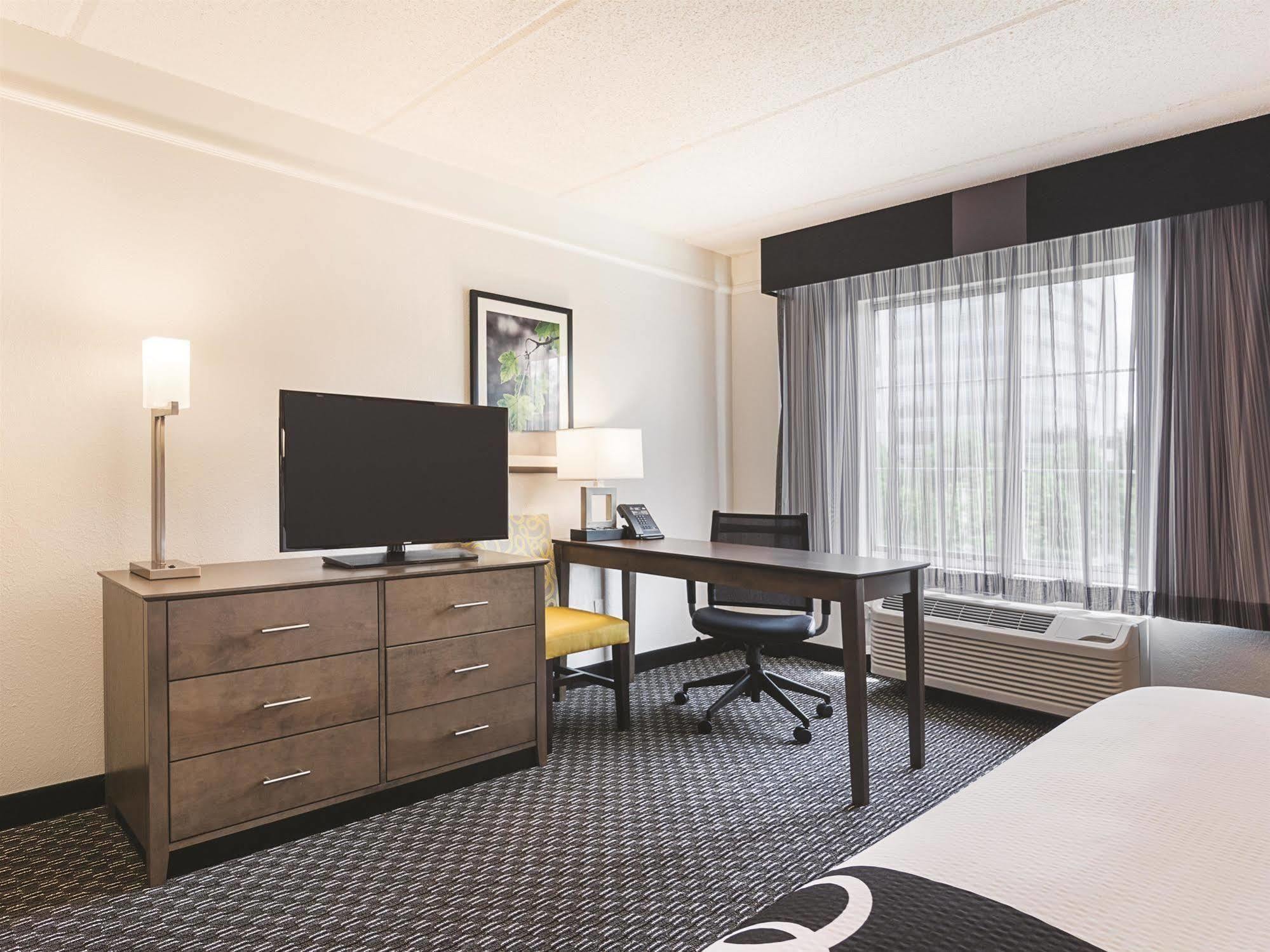 Hotel La Quinta By Wyndham Atlanta Perimeter Medical Sandy Springs Exterior foto